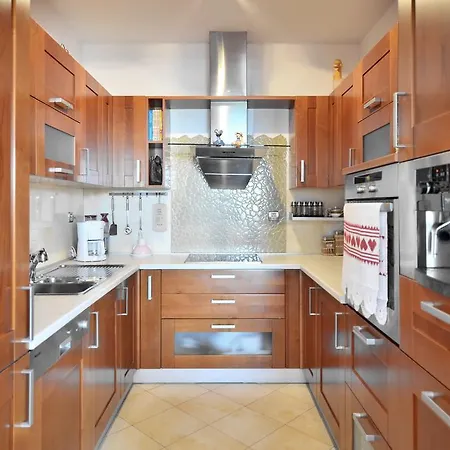 Luxury Seaside Apartament *