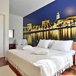 Luxury Seaside سبليت