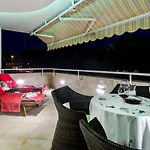 Luxury Seaside سبليت