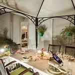 Luxury Seaside شقة *